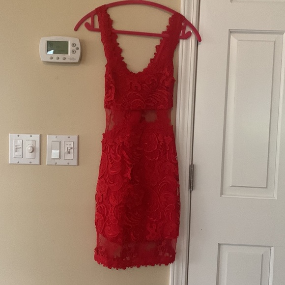 Red dress - Picture 2 of 4